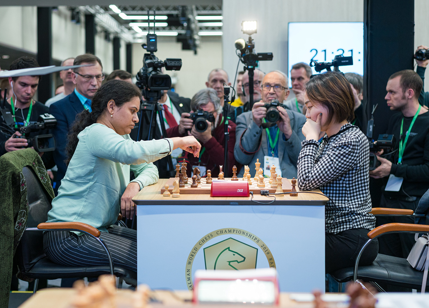 Carlsen and Humpy are World Rapid Champions