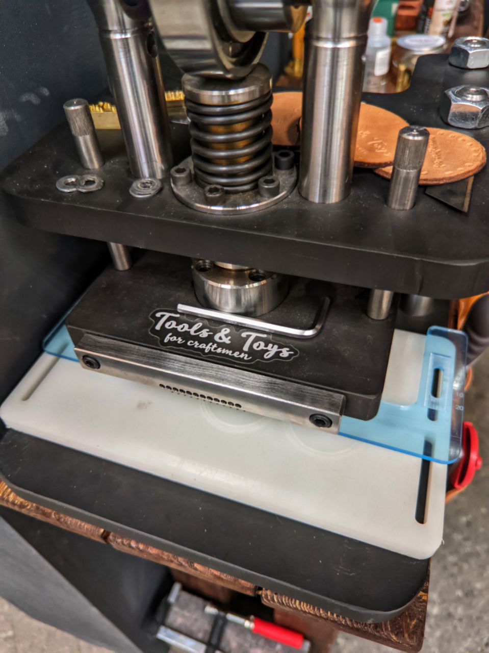 Пресс для кожи купить в Санкт-Петербурге