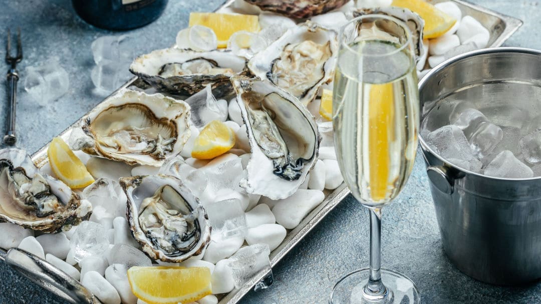 устрицы с лимоном