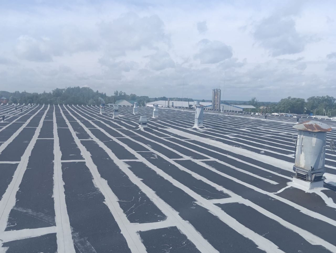 Гидроизоляции кровли сладского помещения 7000м2