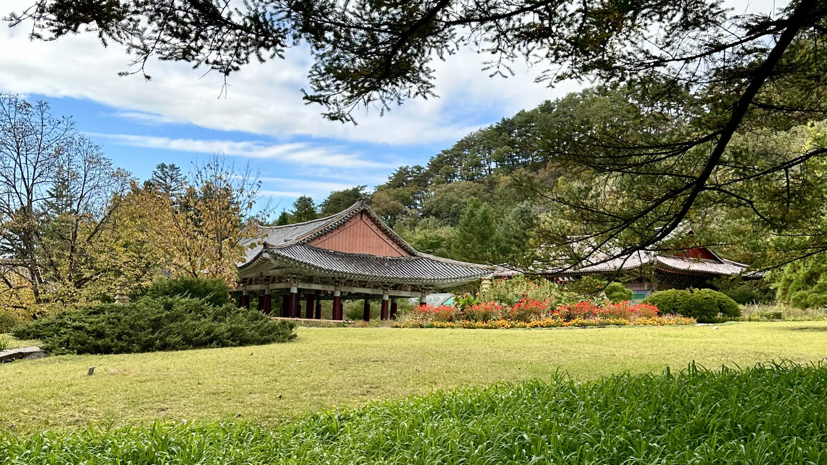 Храм Похён. Горы Мёхян. КНДР (Северная Корея)