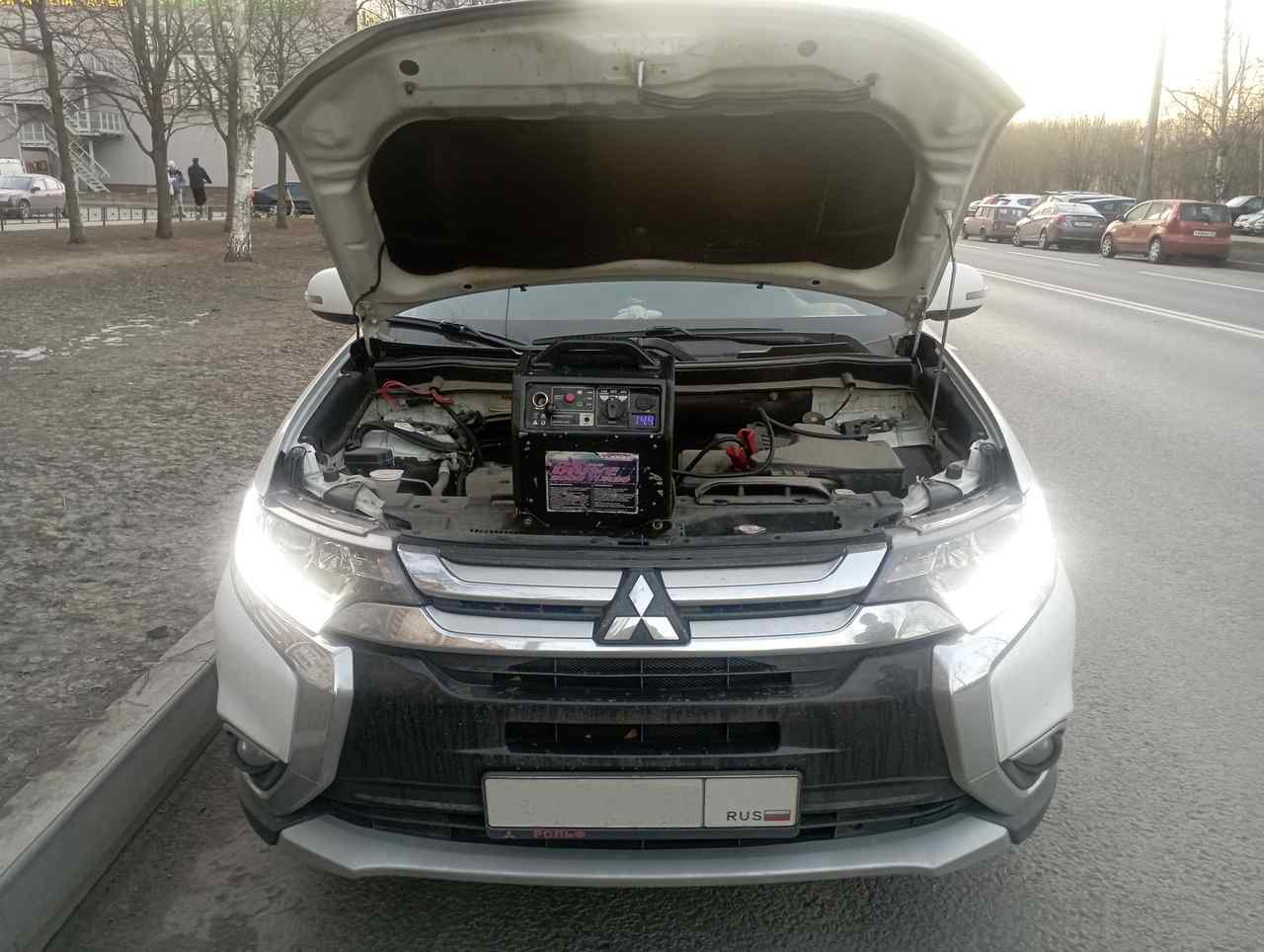 Прикурили аккумулятор Mitsubishi Outlander, на улице Фучика в Невском районе Санкт-Петербурга