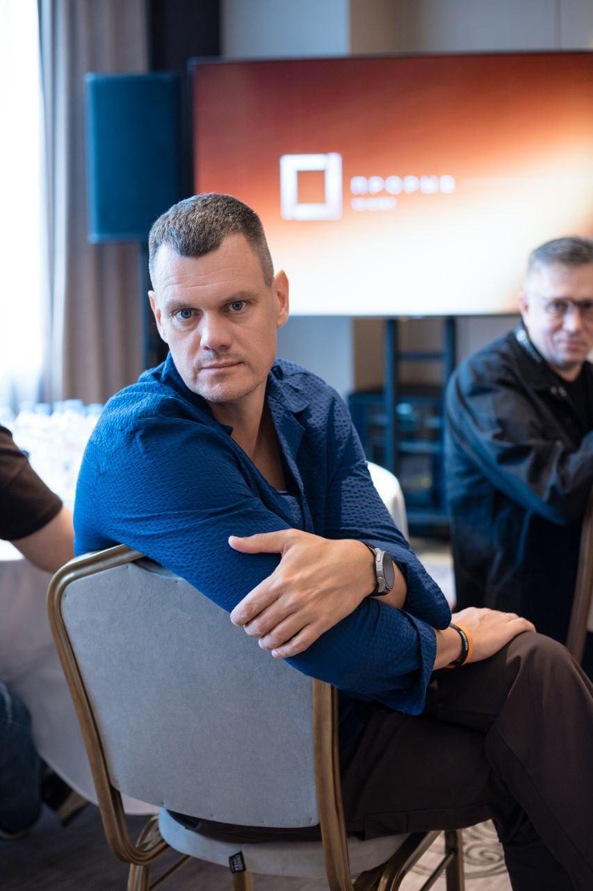 Игорь Петров в зале