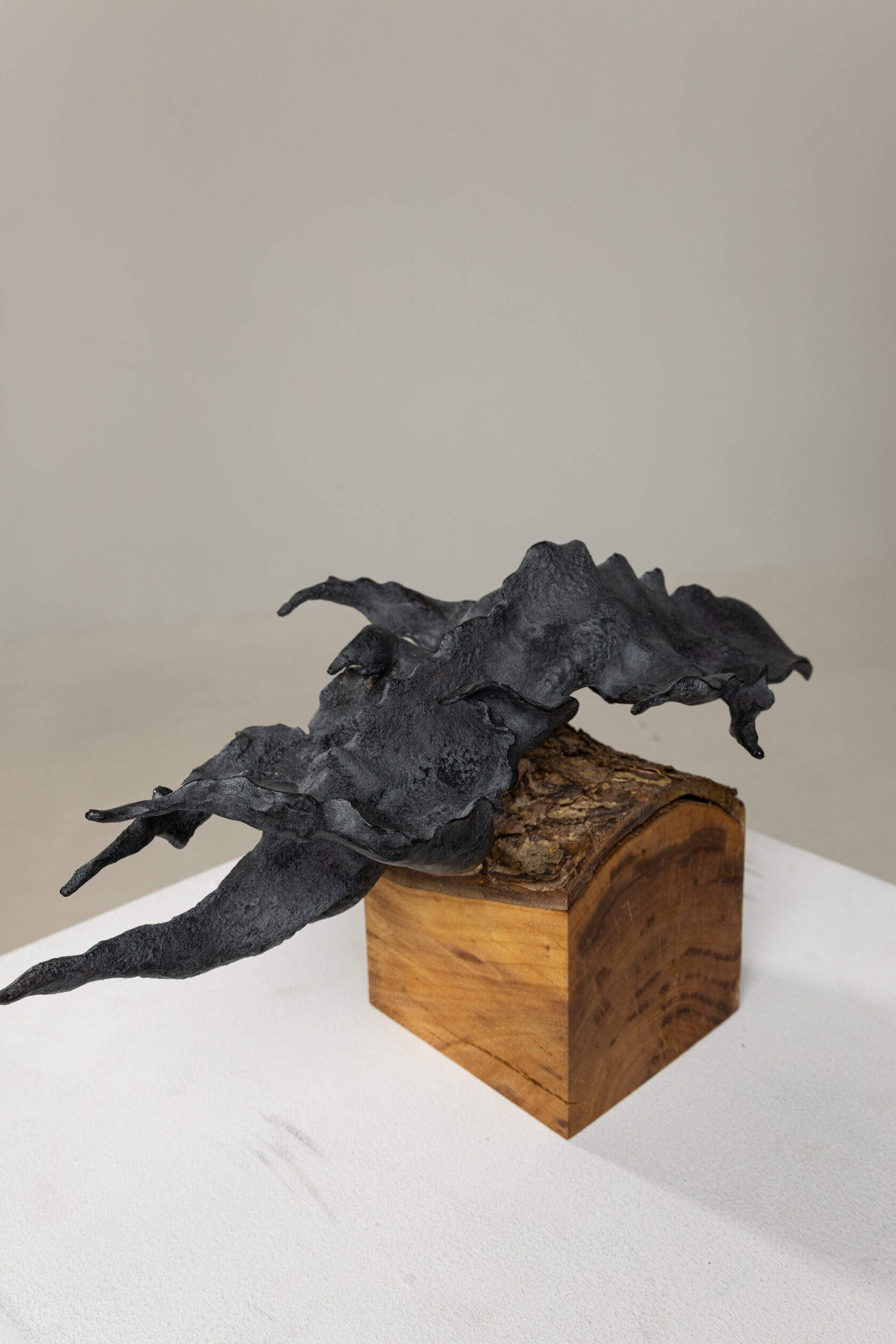 Скульптура авторская из патинированной бронзы