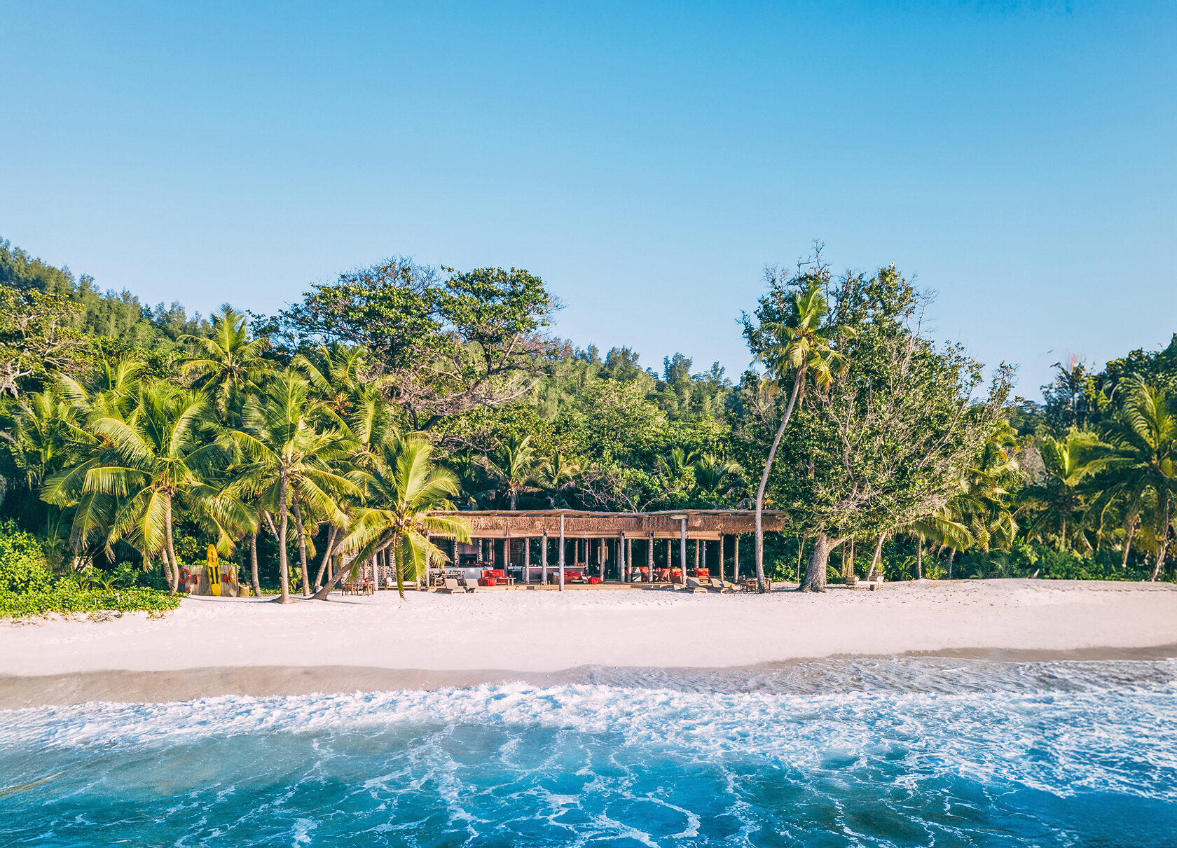 Sunset Bar в North Island Seychelles