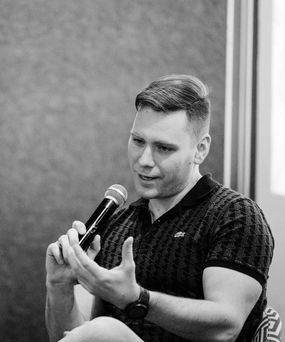 Дмитрий Мищенко на выступлении