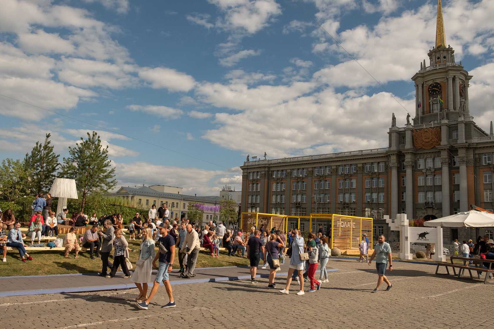 Сад на площади 1905. Атмофест где. Фестиваль атмофест в екатеринбурге. Атмофест екатеринбург. Атмофест где.