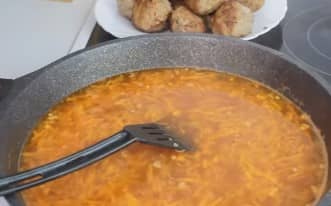 Приготовление ёжиков из фарша с рисом и подливкой: шаг 13