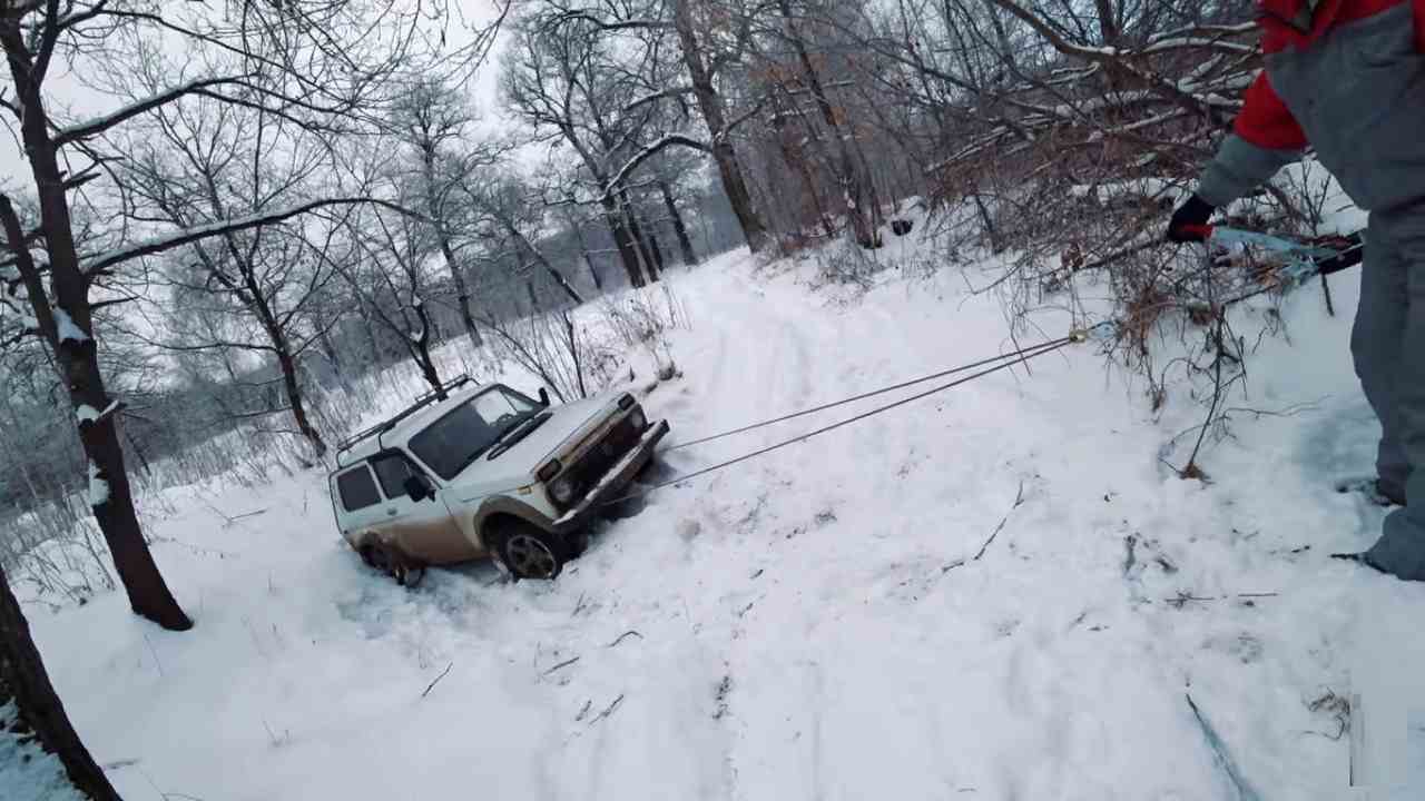 Внедорожная Эвакуация автомобиля Lada Niva из леса, в Лесколово, Ленинградская область Всеволожский район