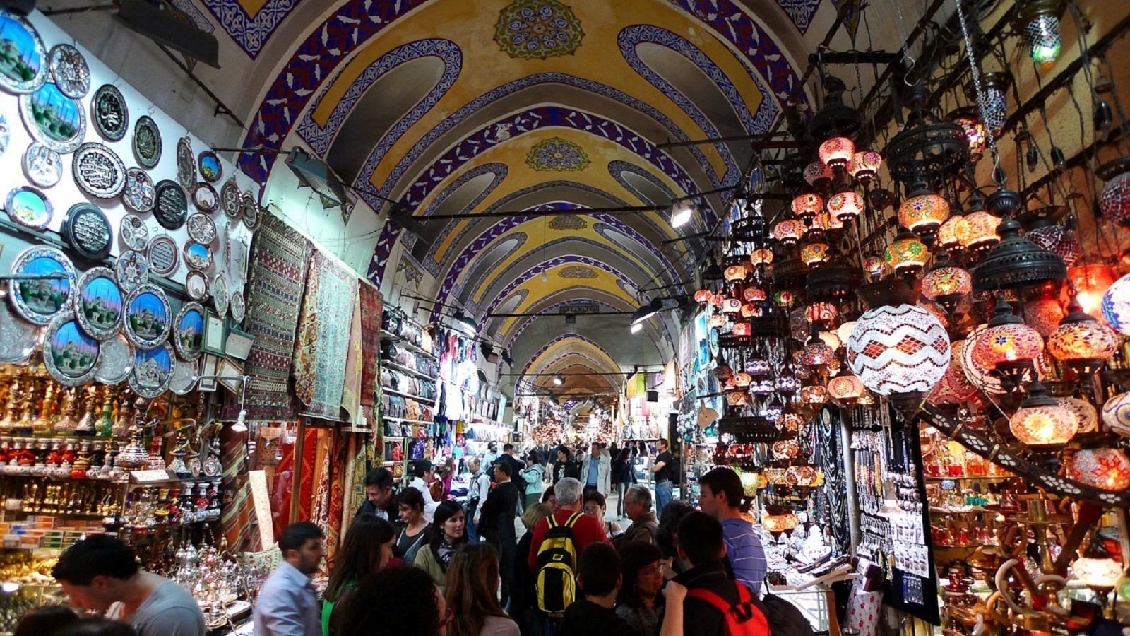 Мусульманский рынок. Рынок в Стамбуле Гранд базар. Гранд базар Турция Стамбул. Капалы Чарши в Стамбуле. Достопримечательности Стамбула Гранд базар.