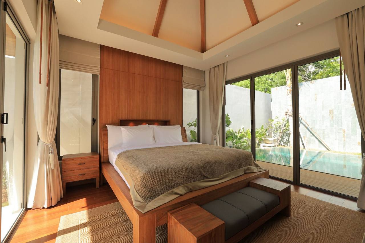 Главная спальня в вилле Anchan Flora.