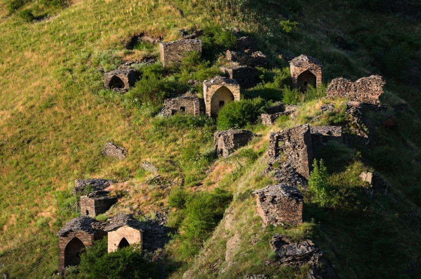 Древний город чеченца в какой стране. Город мертвых Чечня Цой-Педе. Чеченский город мертвых Цой-Педе (110 км от Грозного). Цой Педе Чеченская Республика. Цой-Педе достопримечательности Чечни.