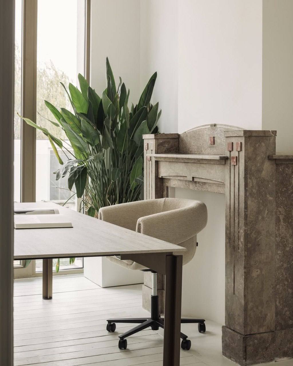 рабочий стол со столешницей дектон