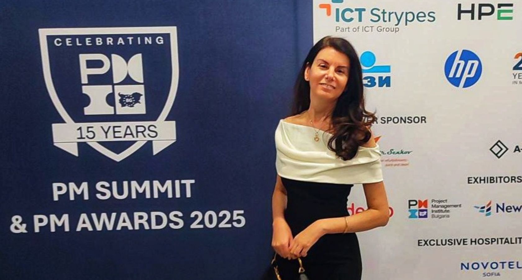 Христина Стоянова и нейният екип с отличие от PMI Bulgaria Chapter