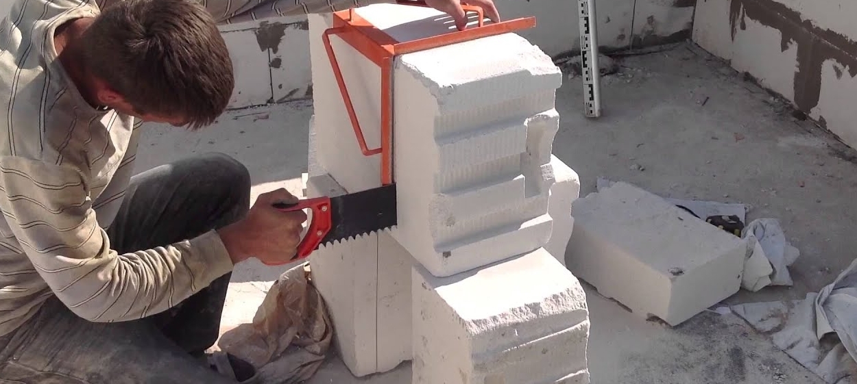 чем пилить газоблок