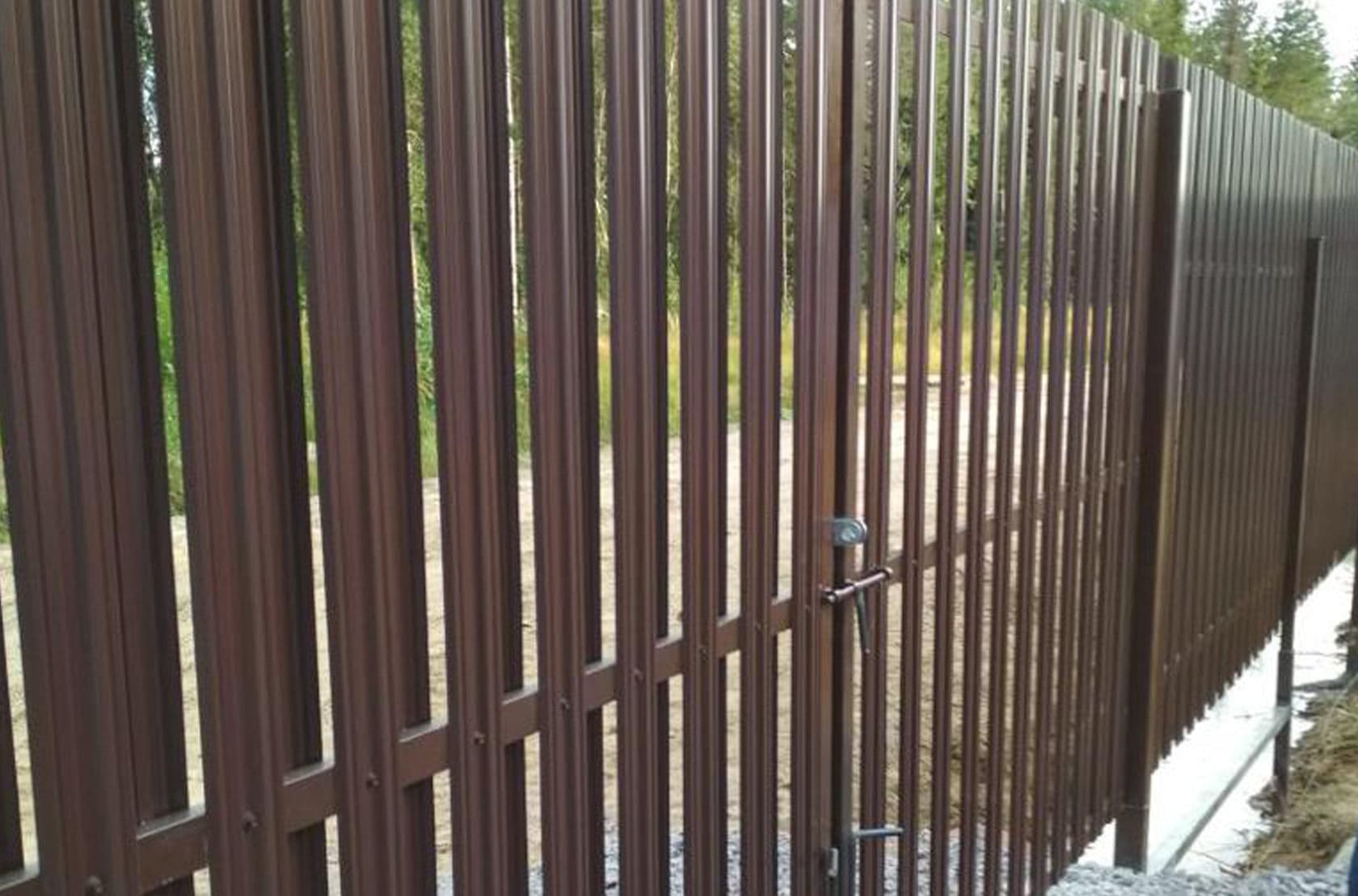 М-Образный штакетник двухрядный