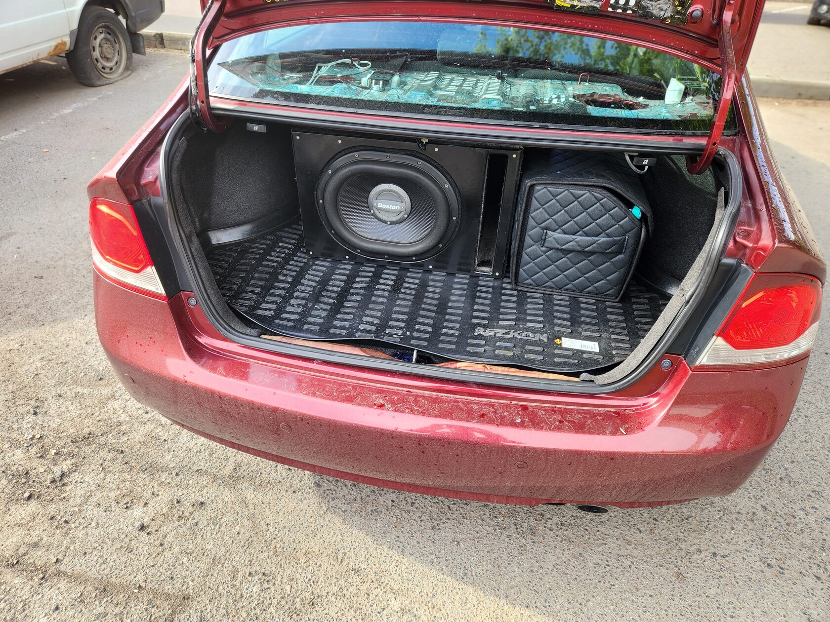 установка сабвуфера honda civic 4d 5 d