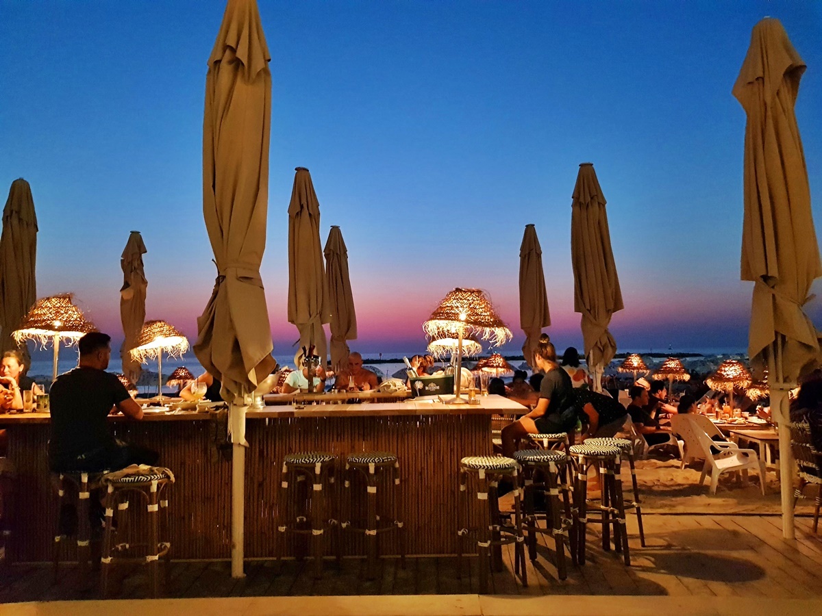 Лала ленд - пляжный ресторан в Тель-Авиве.
