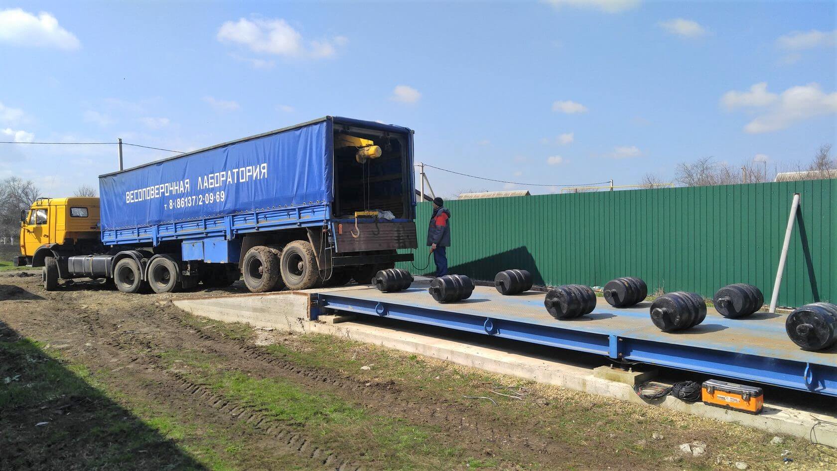 Груз для тарировки автовесов. Поверка весового оборудования. Как делают весоповерку жд весов. Поверка автомобильных. Поверка автомобильных.
