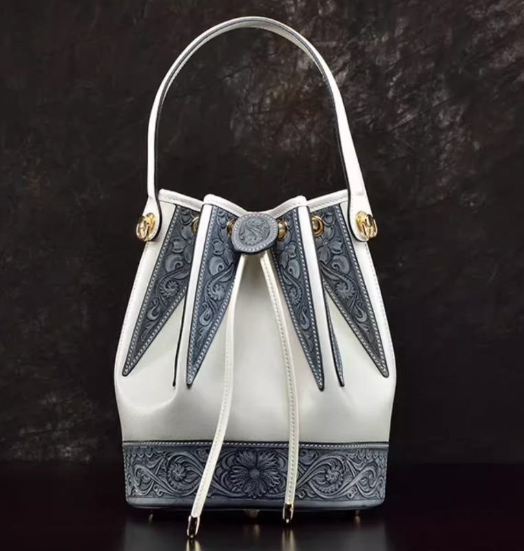 бело-голубая