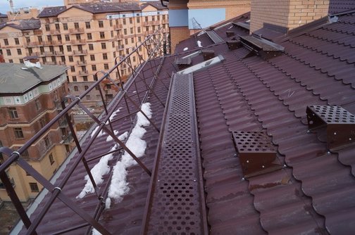 Устройство снегозадержания для кровли на крыше