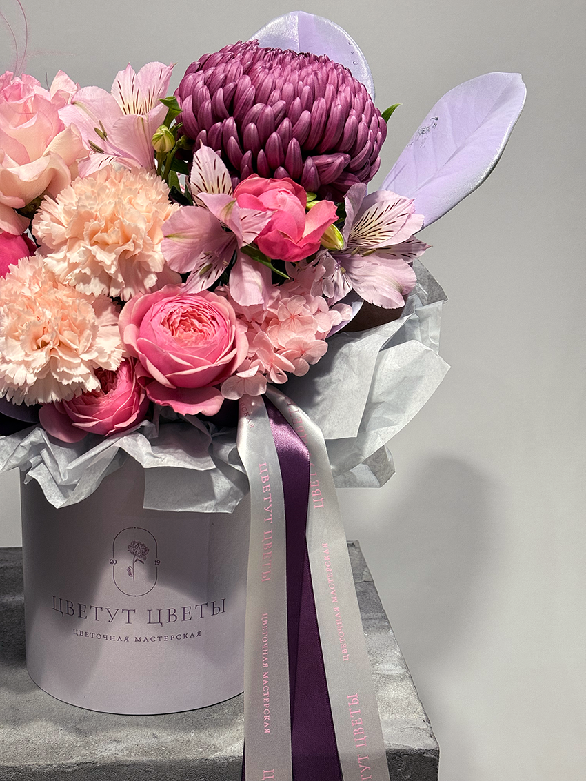 Букет с цилиндре в нежной осенней гамме с доставкой по Краснодару