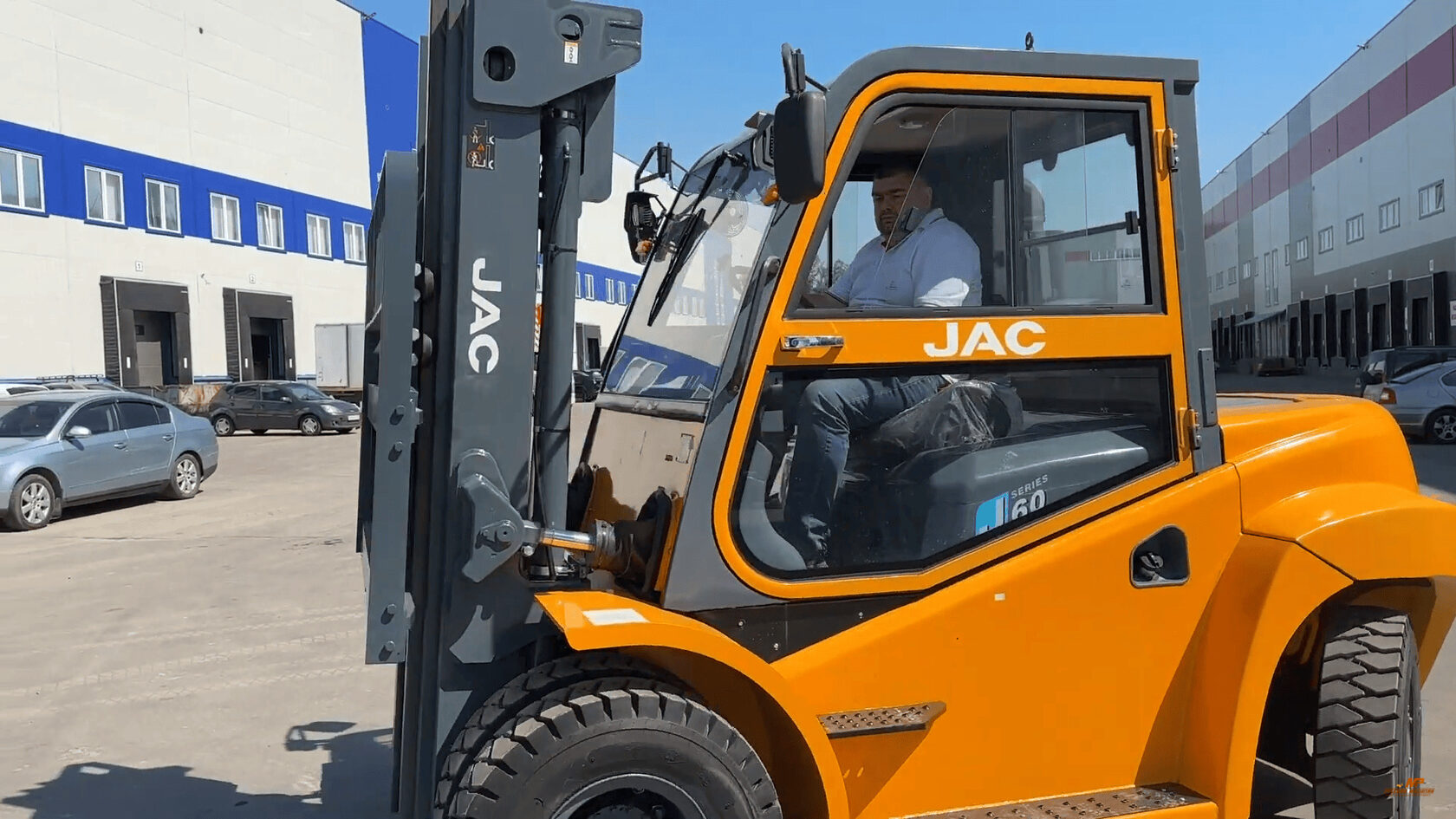 Услуги лизинга и аренды вилочных погрузчиков Джак в Москве