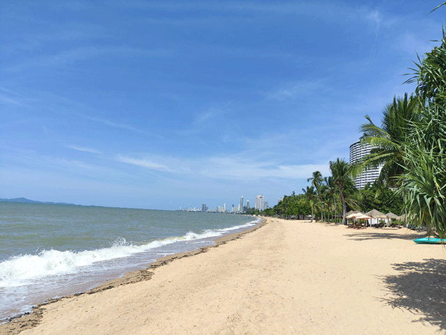 Пляж отеля Na Jomtien  Ravindra Beach Resort & Spa 5*