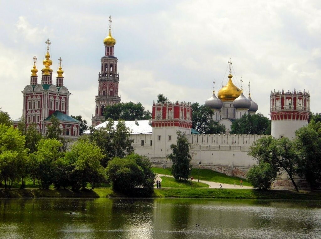 Новодевичий монастырь адрес в москве. Новодевичий Богородице-Смоленский монастырь. Достопримечательности Москвы Новодевичий монастырь. Новодевичий монастырь 1612 год. Девичье поле Новодевичий монастырь.