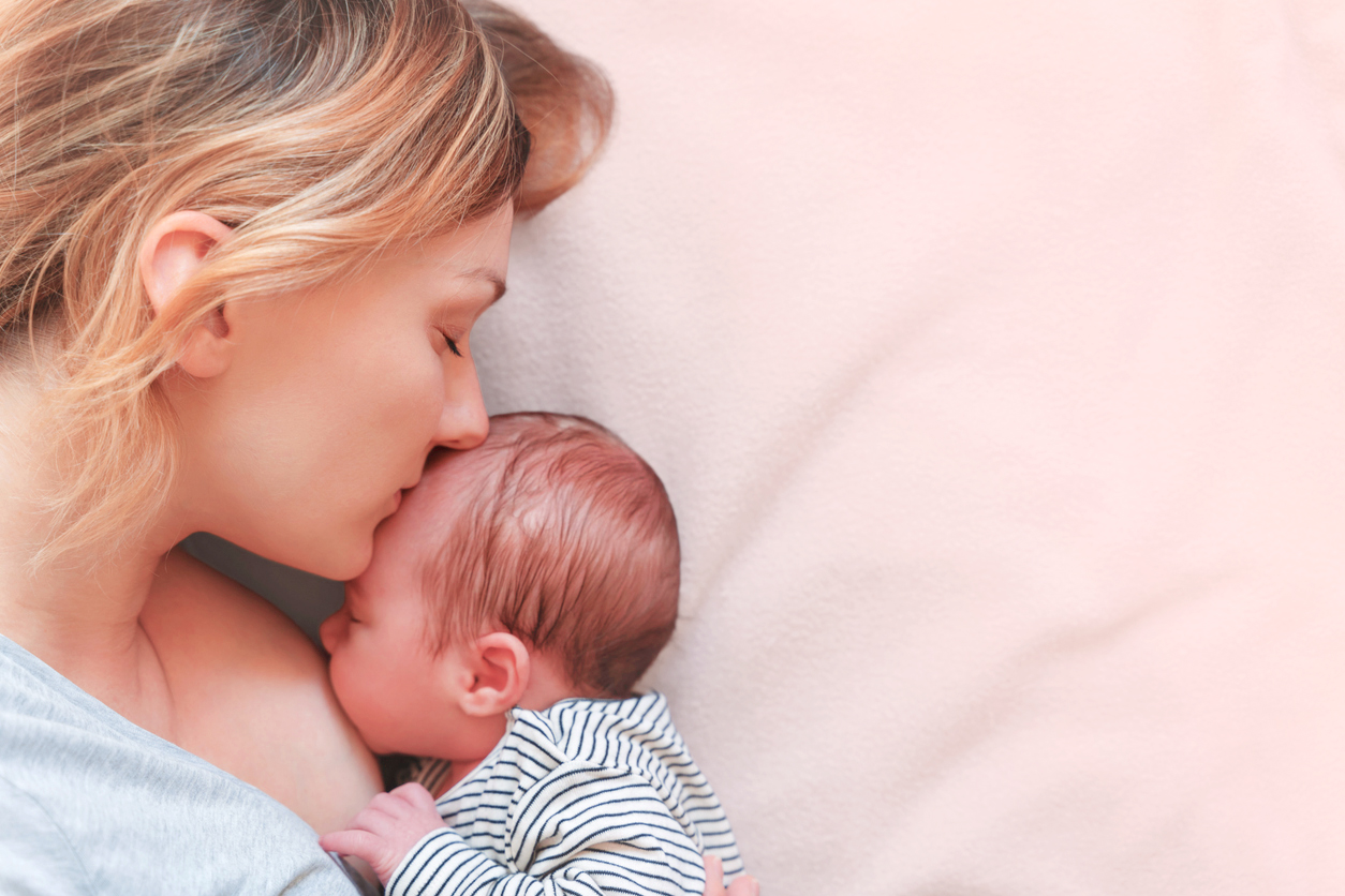 Әйеліммен үйдегі топтық секс кадрлары