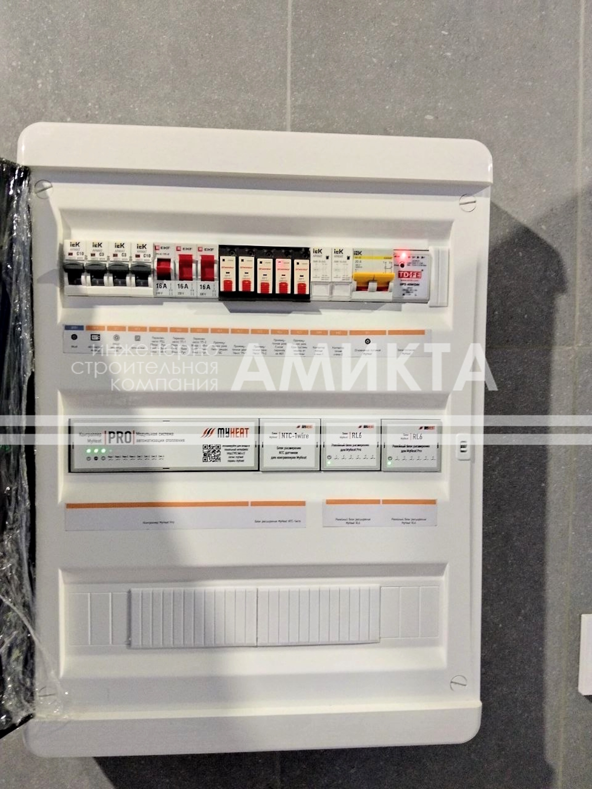 Щит автоматики отопления с контроллером, модулями расширения и автоматами