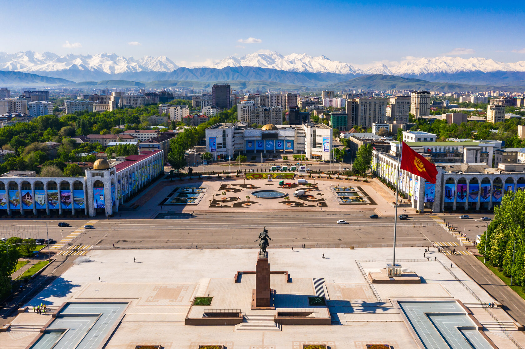 Город бишкек страна. Бишкек столица. Киргизия Бишкек. Площадь Бишкека 2022. Киргизия столица Бишкек горы.