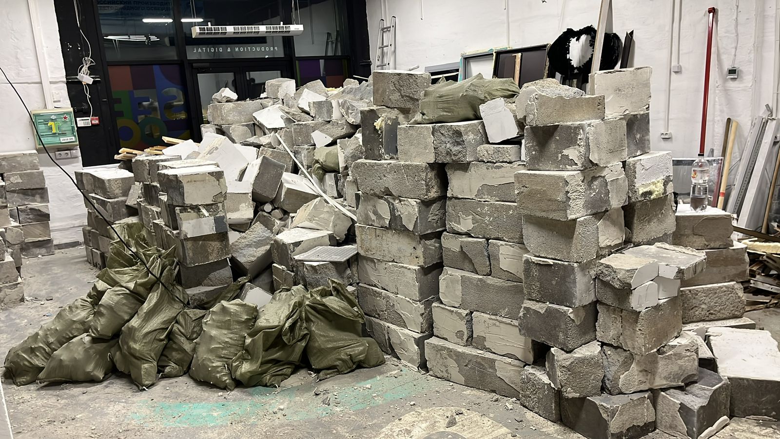 Демонтажные работы в Хабаровске и Владивостоке - Комфорт-Ритейл