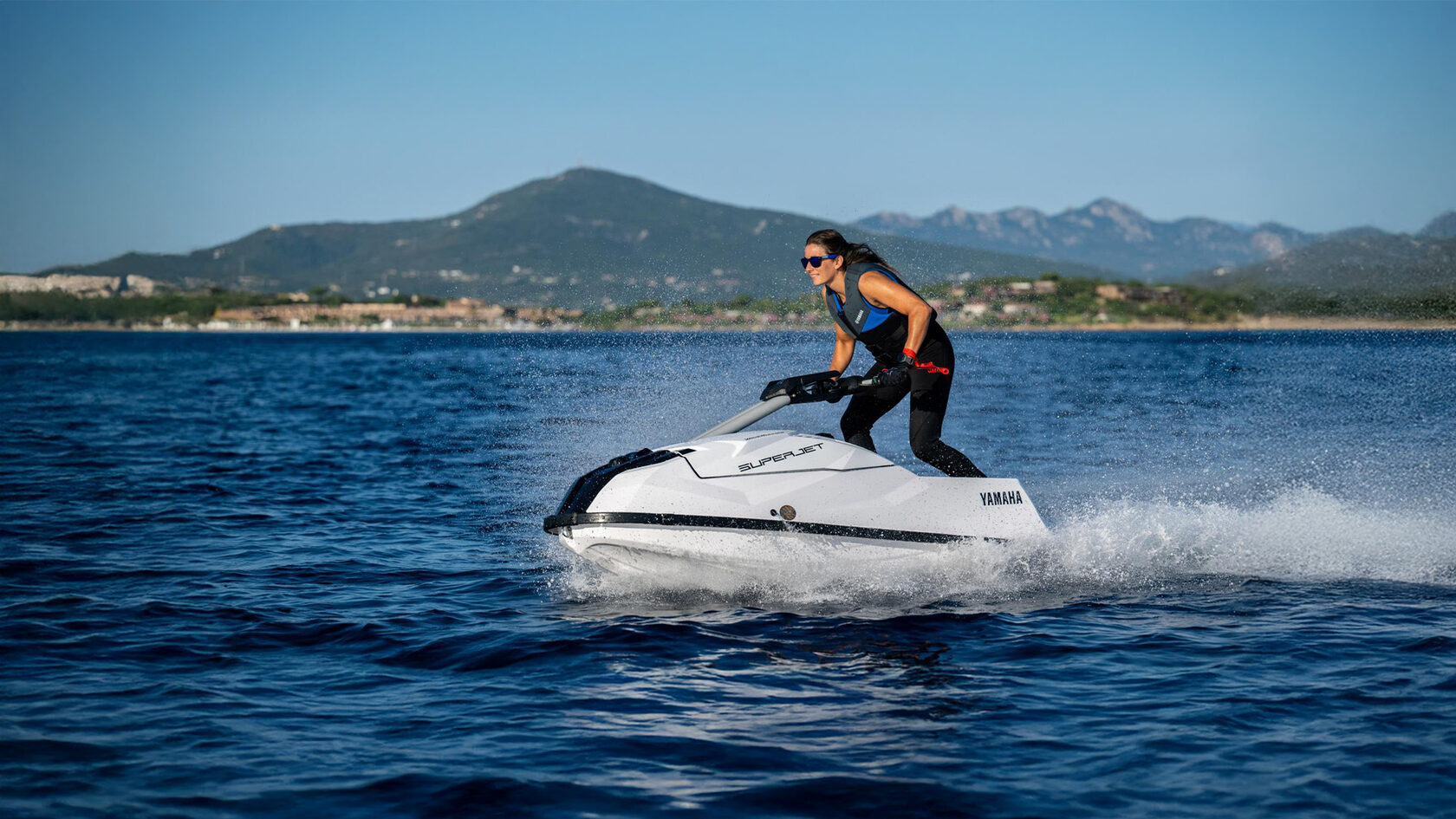 Стоячий гидроцикл Yamaha SuperJet 2024