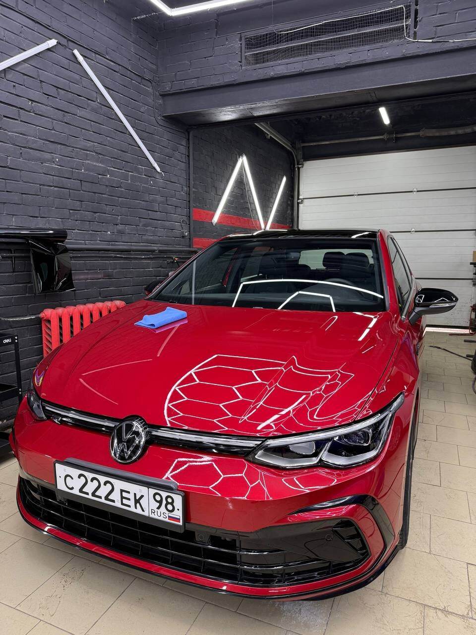 Volkswagen Golf под студийным светом