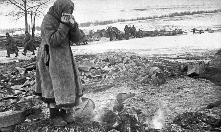 Что объединяло жителей деревни в предвоенные годы в рассказе фотография