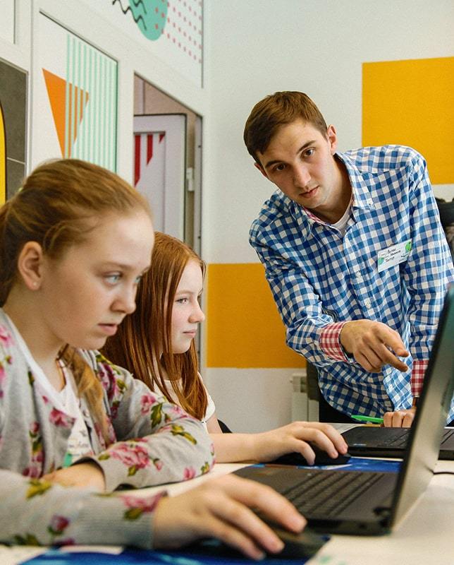 Курсы программирования для 10 лет. Программирование для школьников. Кружок программирования для школьников. Алгоритмика школа программирования для детей. Курсы программирования для детей.