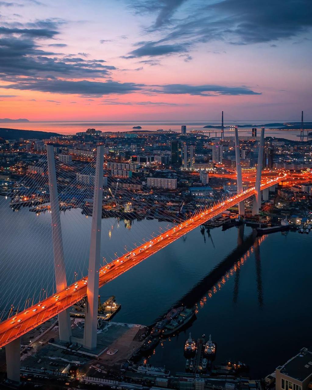 Вечерняя вертолетная прогулка над Владивостоком вид на мост