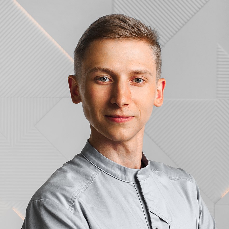 Антипов Максим Сергеевич, терапевт и хирург Этна-Дент