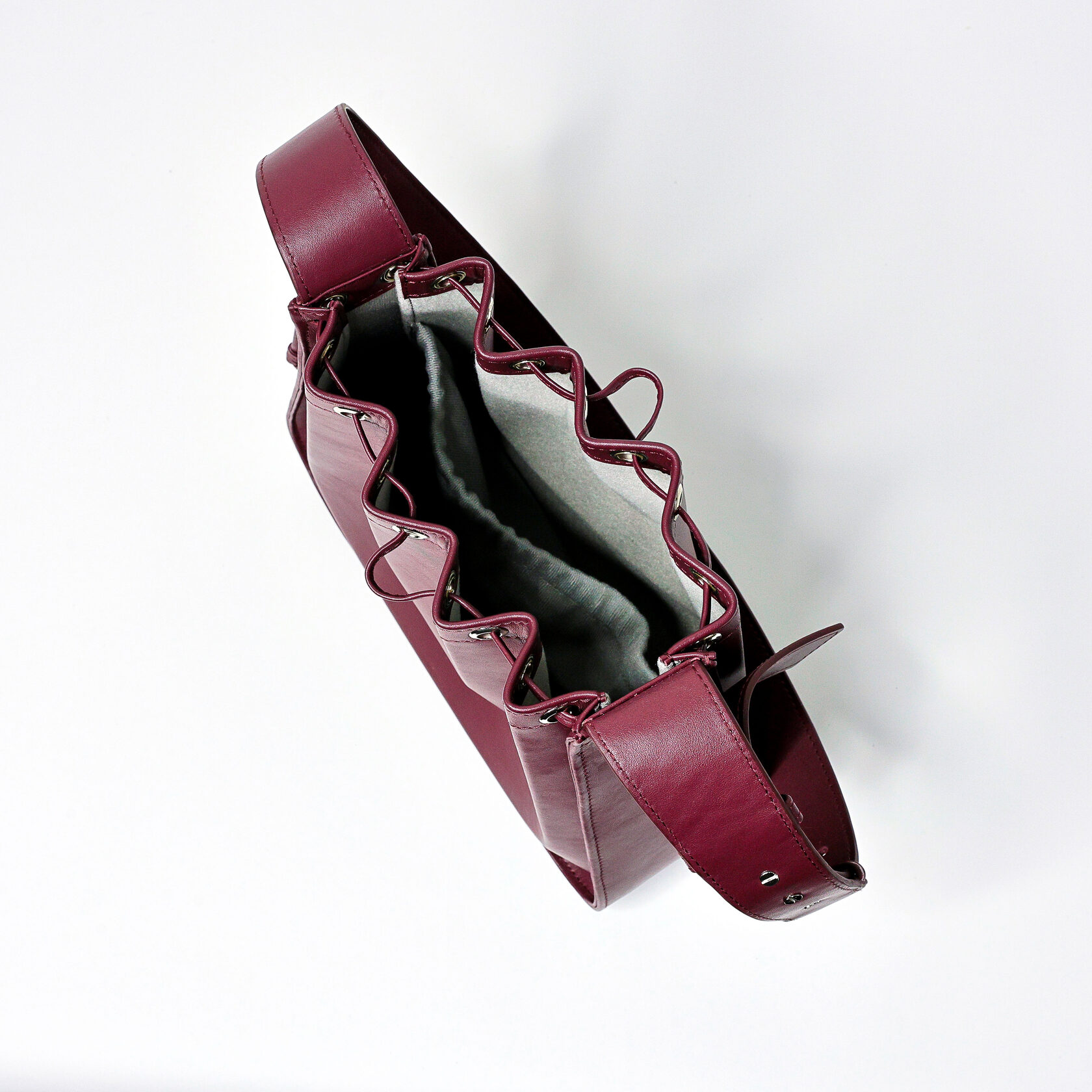 дизайнерская сумка Drift архитектурной формы бордового цвета из натуральной кожи премиум качества