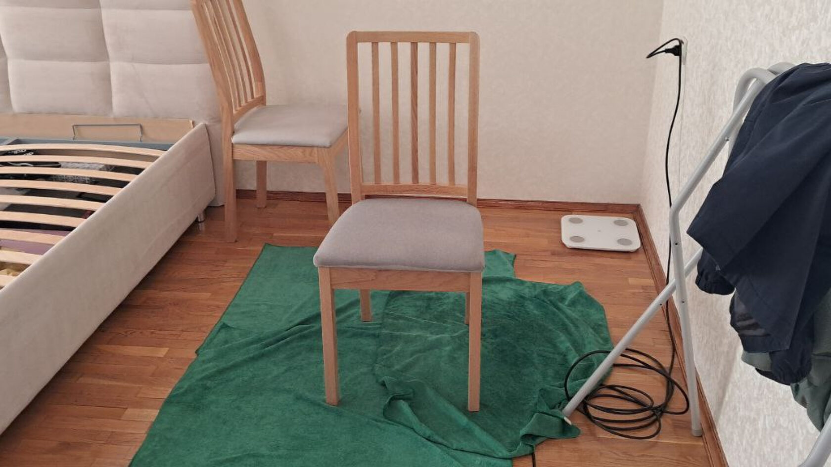 Химчистка стула профессиональная на дому BeeClean24