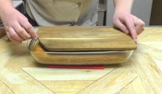 Приготовление заливного пирога с капустой на кефире в духовке: шаг 18