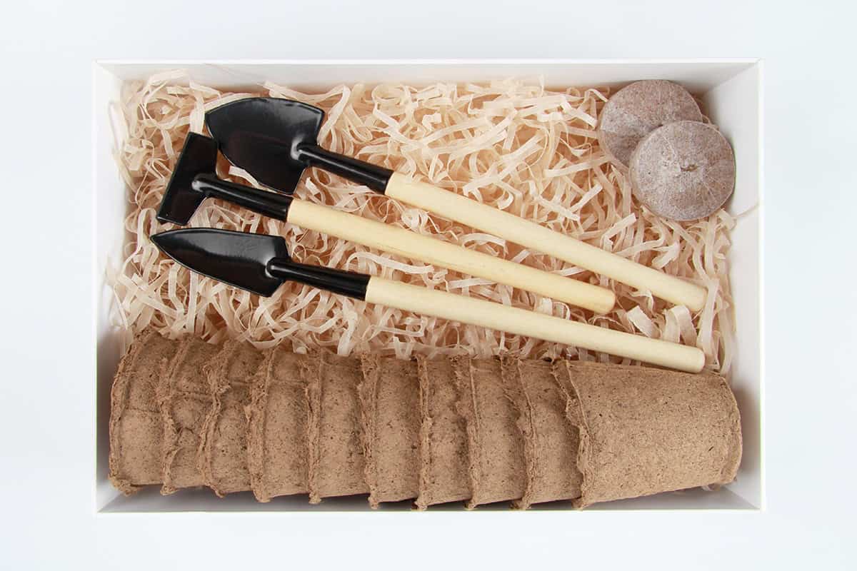 Зимняя подарочная корзина для садовника