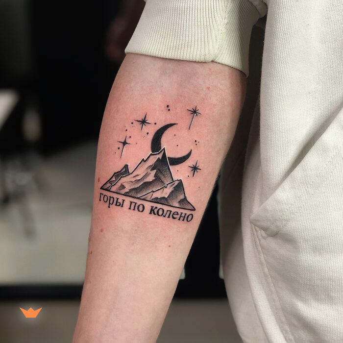 Big fish tattoo. Горы по колено тату. Биг Фиш тату. Big Fish Tattoo СПБ. Горы по колено тату на колене.