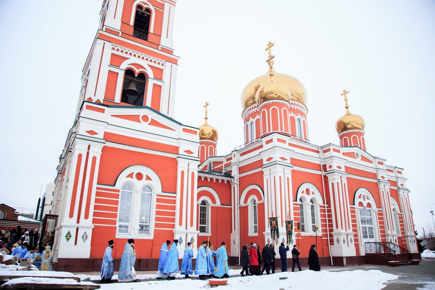 Храмы барнаула расписание. Знаменский храм Барнаул. Женский монастырь в Барнауле. Храмовый комплекс Иоанна Богослова Барнаул. Церкви Барнаула женский монастырь.