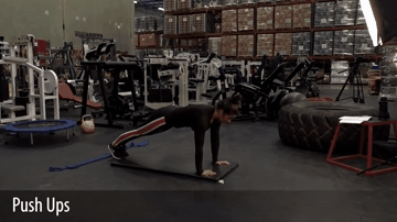 Вертикальная тяга резинки в полуприседе