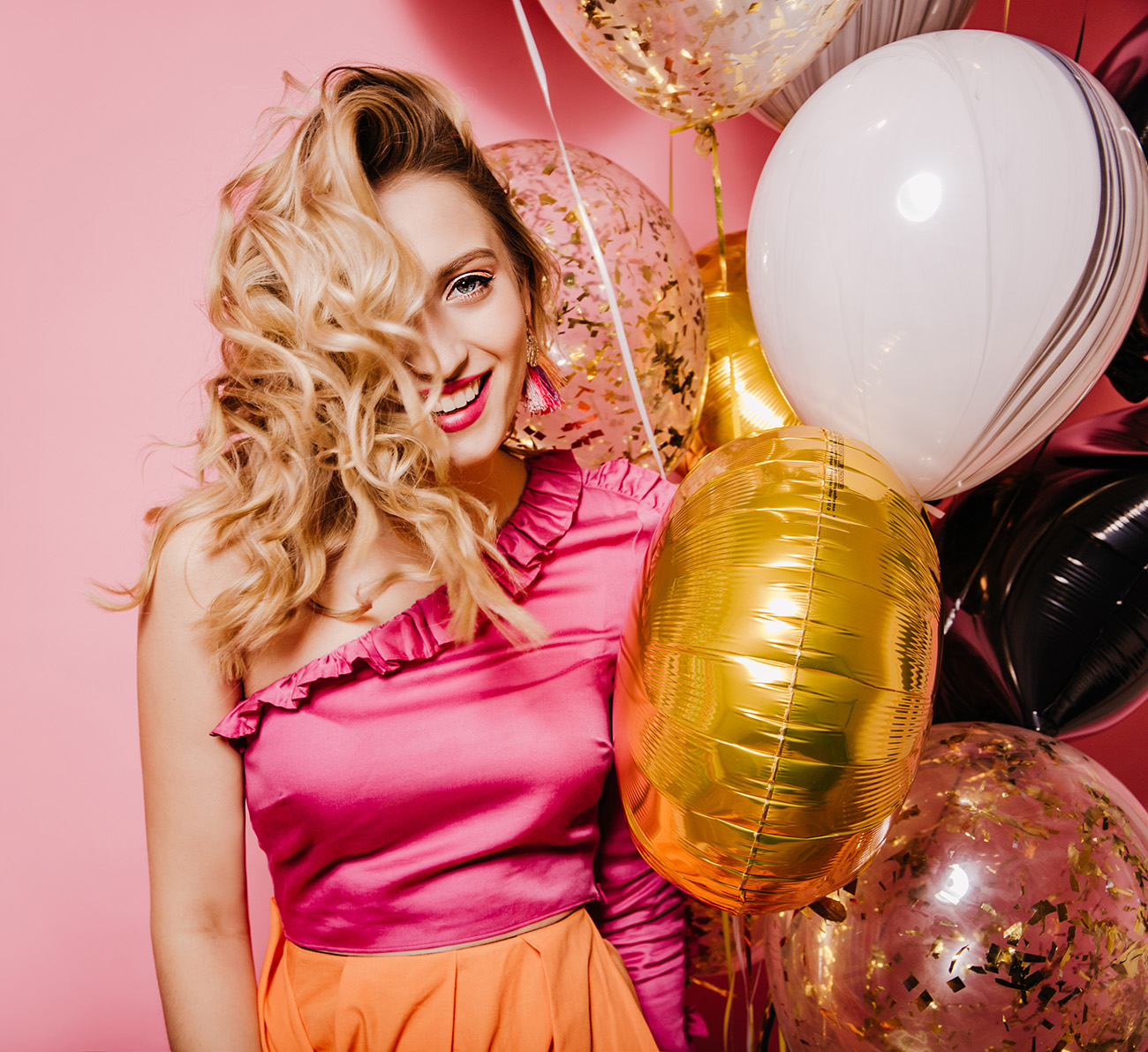 Enjoy events. Веселый человек. Радость и веселье. Эмблема bright brains. Радость и веселье.