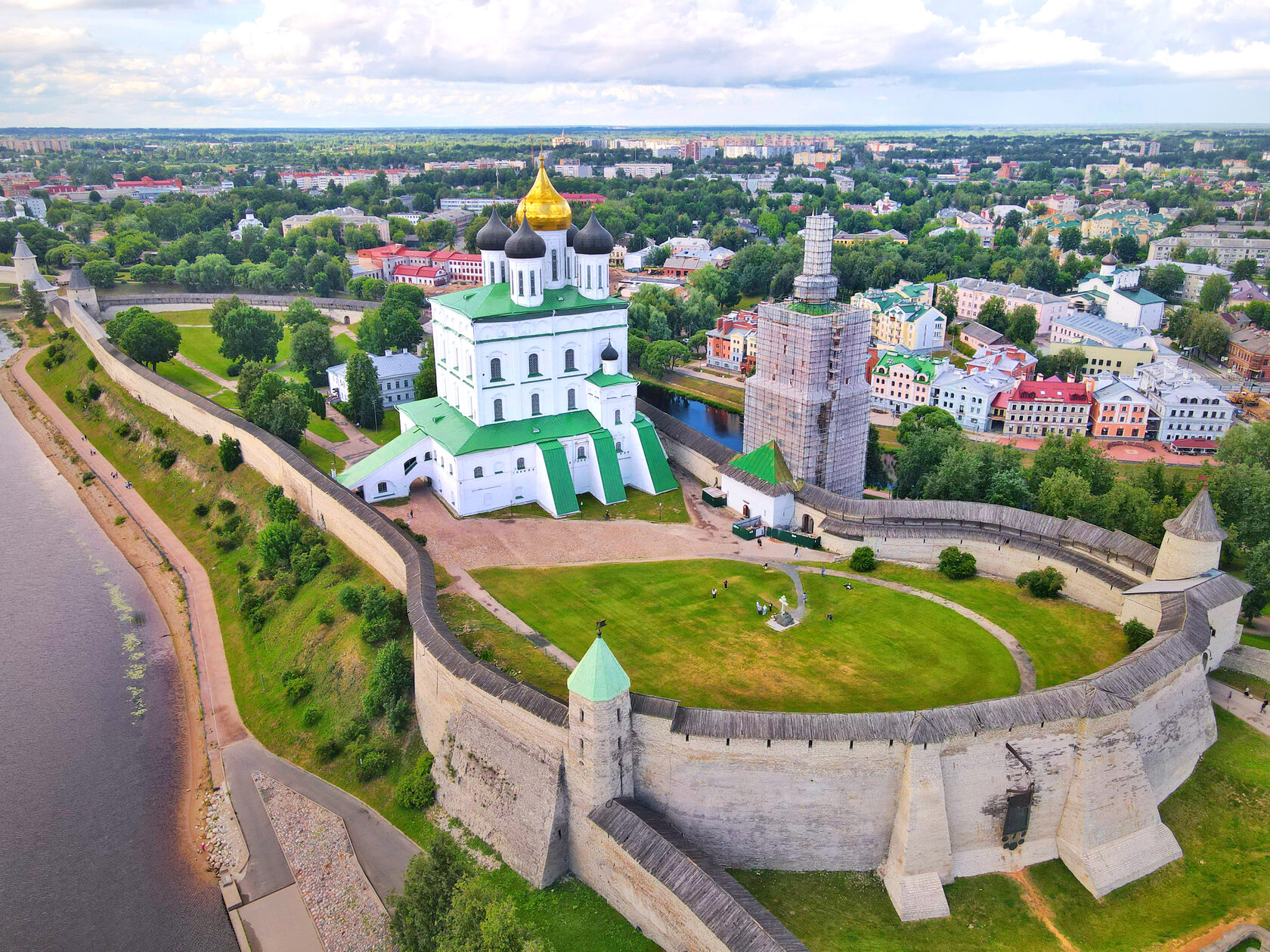 Поездка в новгород отзывы. Экскурсия Псков Изборск Печоры из СПБ. Псков Великий Новгород. Экскурсия в Великий Новгород из Санкт-Петербурга 1 день. Великий Новгород экскурсии.