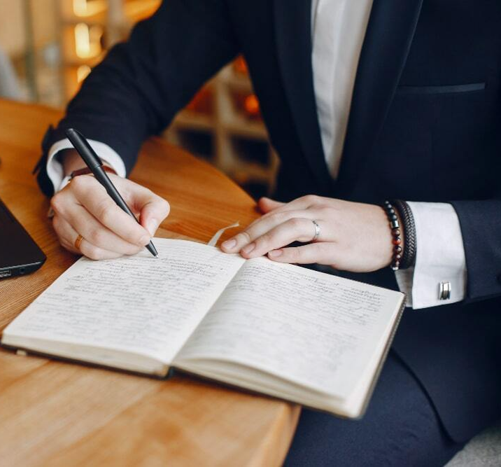 Заполняет информацию