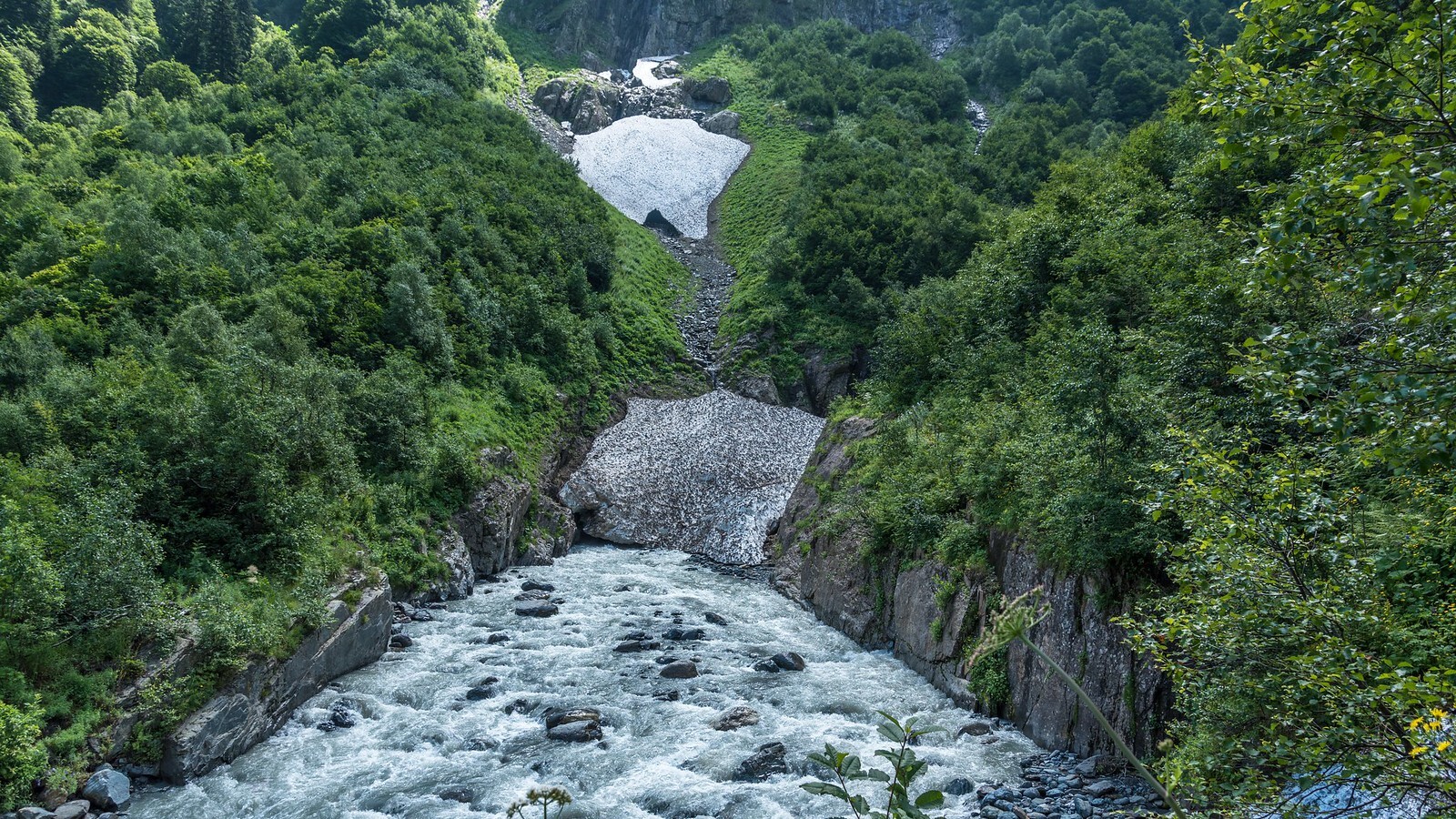 суфруджинские водопады в Домбае
